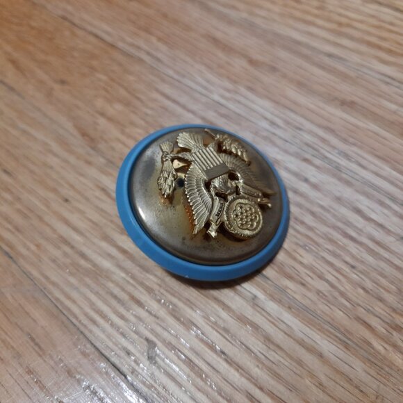 Vintage 60s 70s U.S. Infantry Cap Badge Military Light Blue Disc Screw Back - Picture 4 of 10